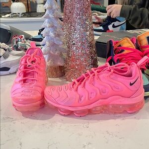 Nike Air VaporMax Plus in Bright Pink